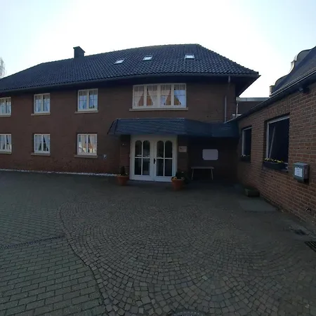 Zur Bruecke מלון 3*