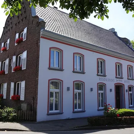 Zur Bruecke מלון