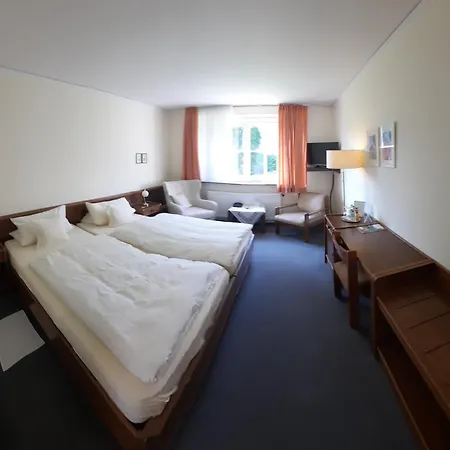 Zur Bruecke ホテル ケーヴェラアー