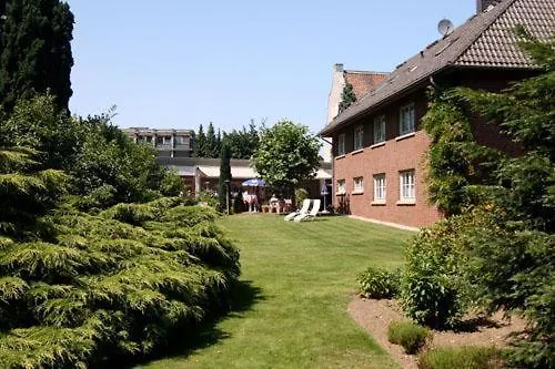 ホテル Zur Bruecke ケーヴェラアー