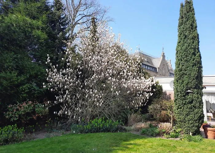 ホテル Zur Bruecke ケーヴェラアー