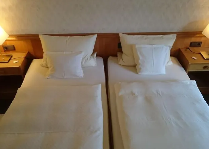 Zur Bruecke ホテル ケーヴェラアー